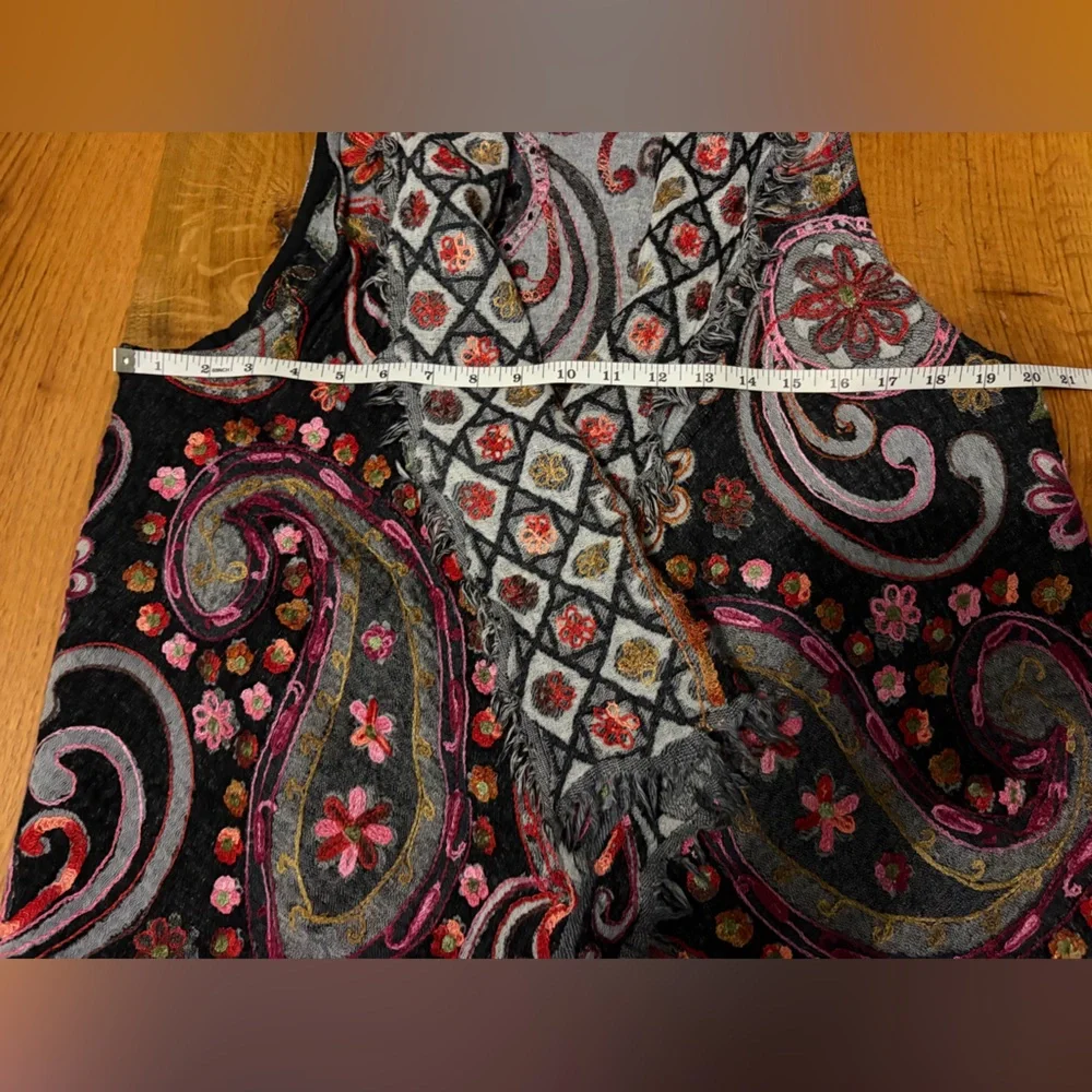 Any 100% Wool Colorful Embroidered Paisley & Floral Vest with Fringe, Size Small - Picture 4 of 7